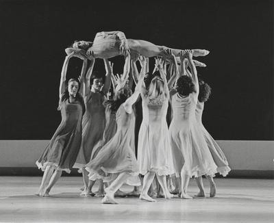 The company in the "Orpheus" section of "L'Allegro, il Penseroso ed il Moderato," 1997