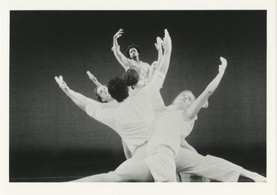 MM0101_DancingHoneymoon_C1999_03