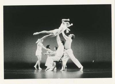 MM0101_DancingHoneymoon_C1999_02
