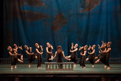 Laurel Lynch (as Dido) and the Dance Group in "Dido and Aeneas," 2017