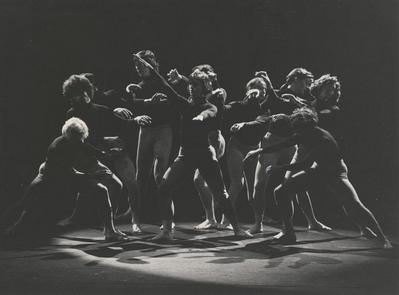 Monnaie Dance Group/Mark Morris in "Sonata for Clarinet and Piano," 1988