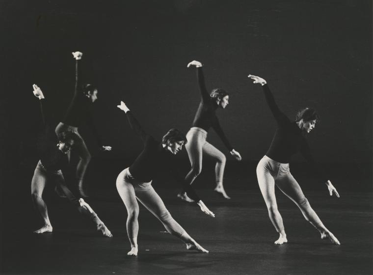 Monnaie Dance Group/Mark Morris in "Sonata for Clarinet and Piano," 1988