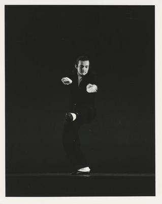 Mark Morris in "Three Preludes," 1995